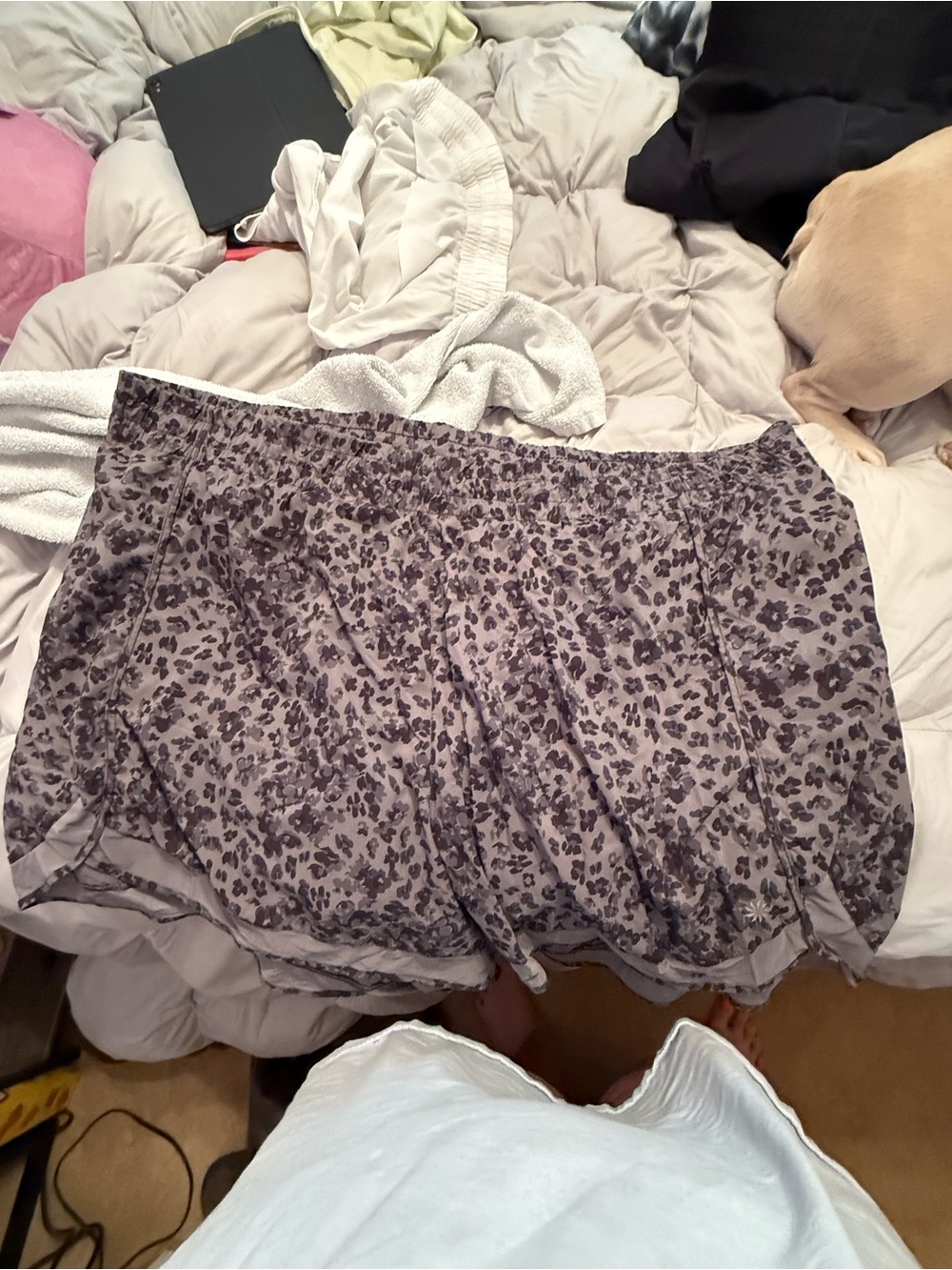 Athleta Printed Mesh Racer Run 4” Shorts – Gray & Black Floral Print – Size 3XL